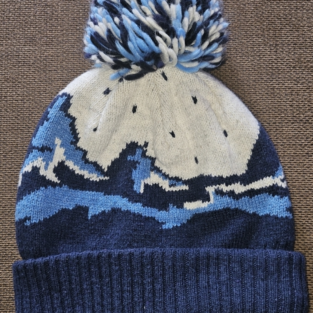 American Eagle Unisex Blue and White Mountain Landscape Knitted Beanie Hat.